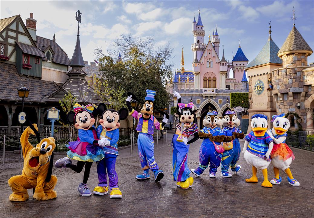 NHỮNG TRÒ CHƠI KHÔNG THỂ BỎ QUA TẠI DISNEYLAND MỸ