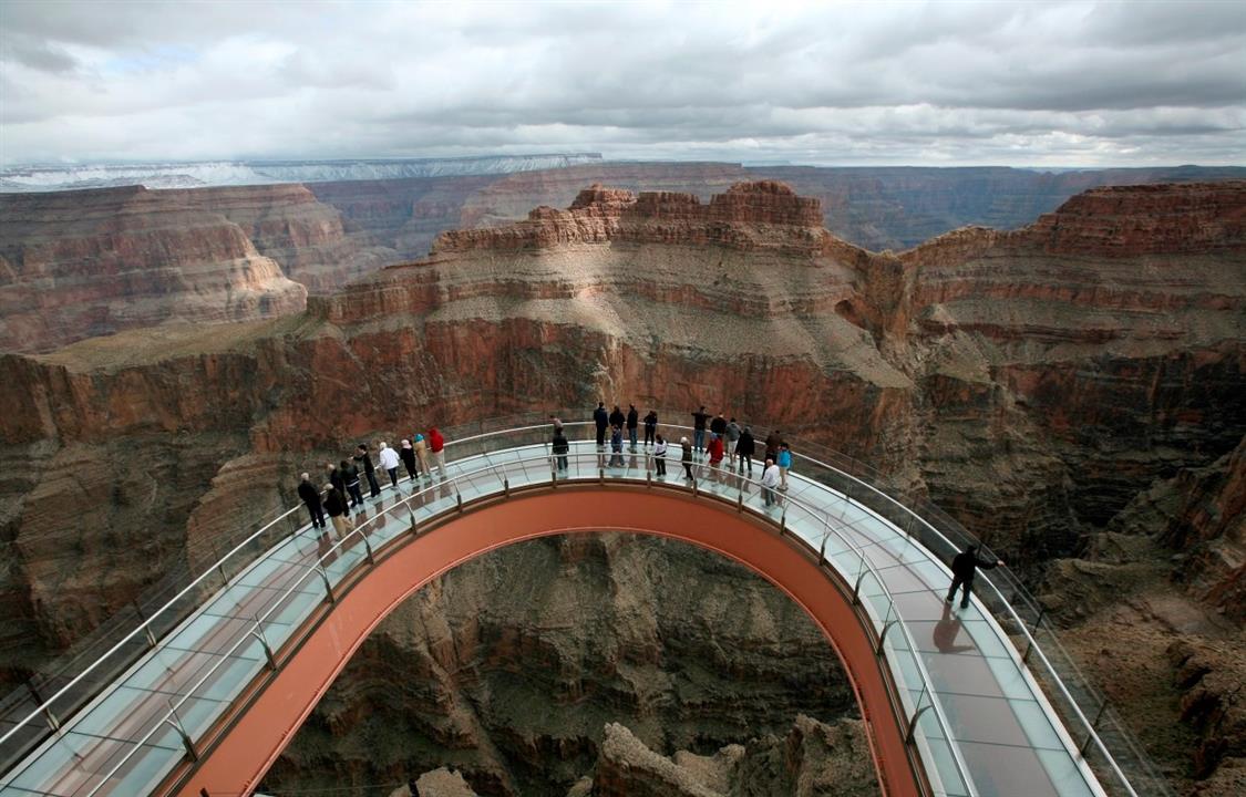 KHÁM PHÁ CẦU KÍNH SKYWALK SIÊU THỰC TẠI GRAND CANYON