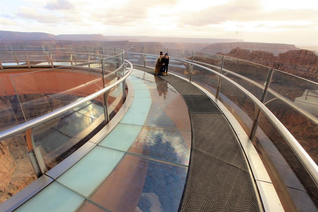 KHÁM PHÁ CẦU KÍNH SKYWALK SIÊU THỰC TẠI GRAND CANYON