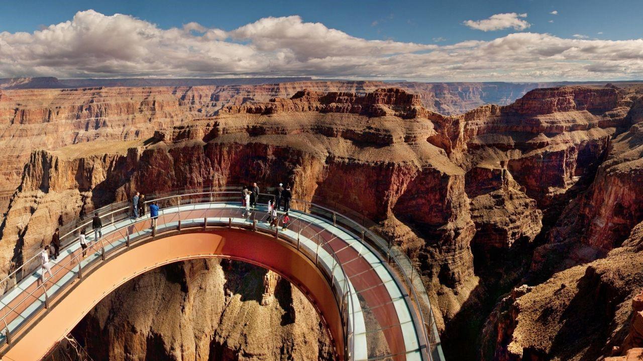 KHÁM PHÁ CẦU KÍNH SKYWALK SIÊU THỰC TẠI GRAND CANYON